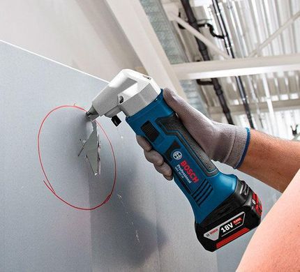 Аккумуляторные вырубные ножницы Bosch GNA 18V-16 Solo (0601529500)