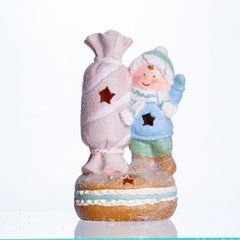 Новорічна декоративна фігурка з підсвіткою 12.5&times;9&times;21 см Новорічний декор Дитина з цукеркою з порцеляни CR-6-11
