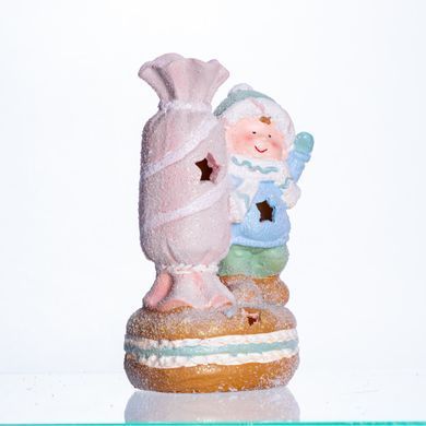 Новогодняя декоративная фигурка с подсветкой 12.5&times;9&times;21 см Новогодний декор Ребёнок с конфетой из фарфора CR-6-11