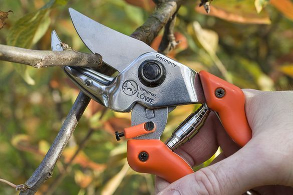 Садовий секатор з наковаленкою LOWE Original 8.104