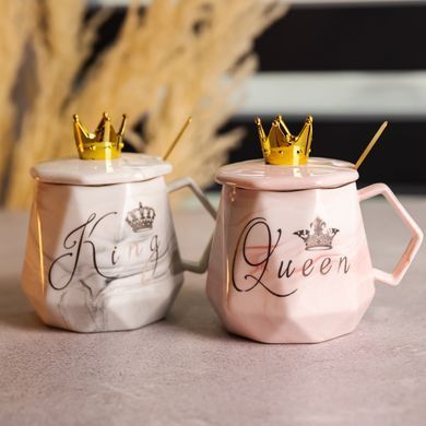 Набір парних порцелянових чашок Queen&King 2 (шт) по 400 (мл) чашки на подарунок із кришкою та ложкою FM-30, Разные цвета