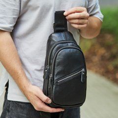 Чоловіча нагрудна сумка рюкзак 31х17х9, бананка зі шкіри на плечі Tiding Bag 79906 чорна, Черный