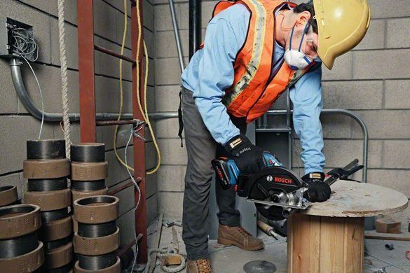 Аккумуляторная циркулярная пила BOSCH GKM 18V-50 (06016B8000) (SOLO - без аккумулятора и ЗУ)