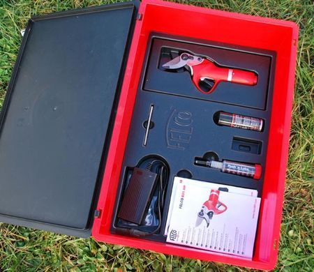 Секатор для обрезки деревьев аккумуляторный FELCO 801 (набор)