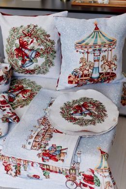 Новогодняя декоративная подушка Carousel Карусель 45х45см